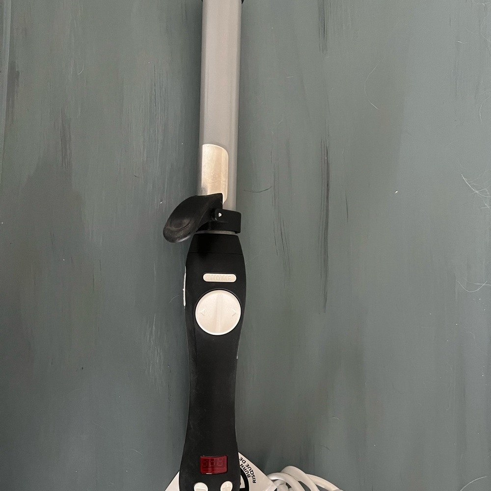 Beachwaver rotating curling iron